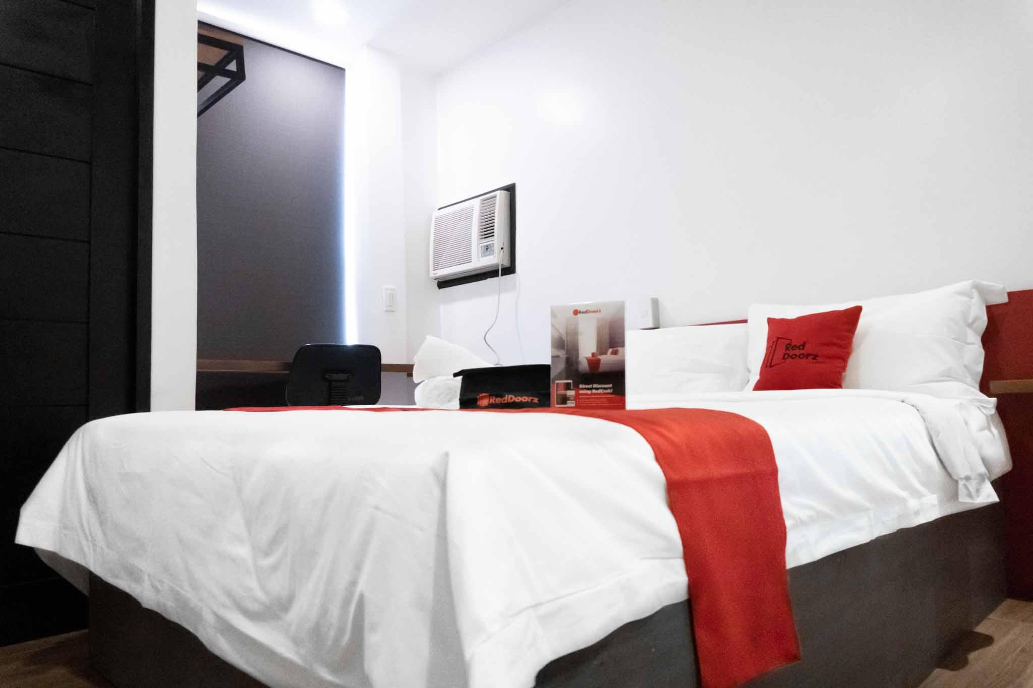 Reddoorz Plus At Mm Hotel Las Pinas Former Reddoorz Plus Near Bamboo Organ Εξωτερικό φωτογραφία
