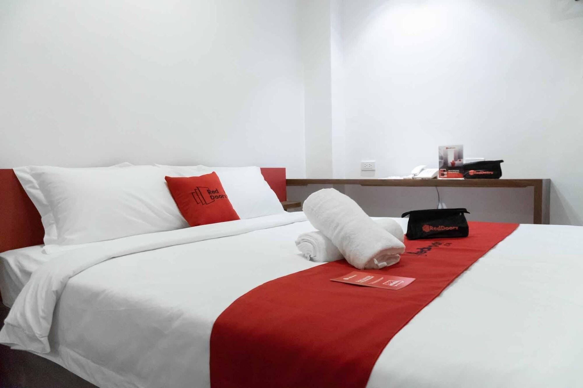 Reddoorz Plus At Mm Hotel Las Pinas Former Reddoorz Plus Near Bamboo Organ Εξωτερικό φωτογραφία