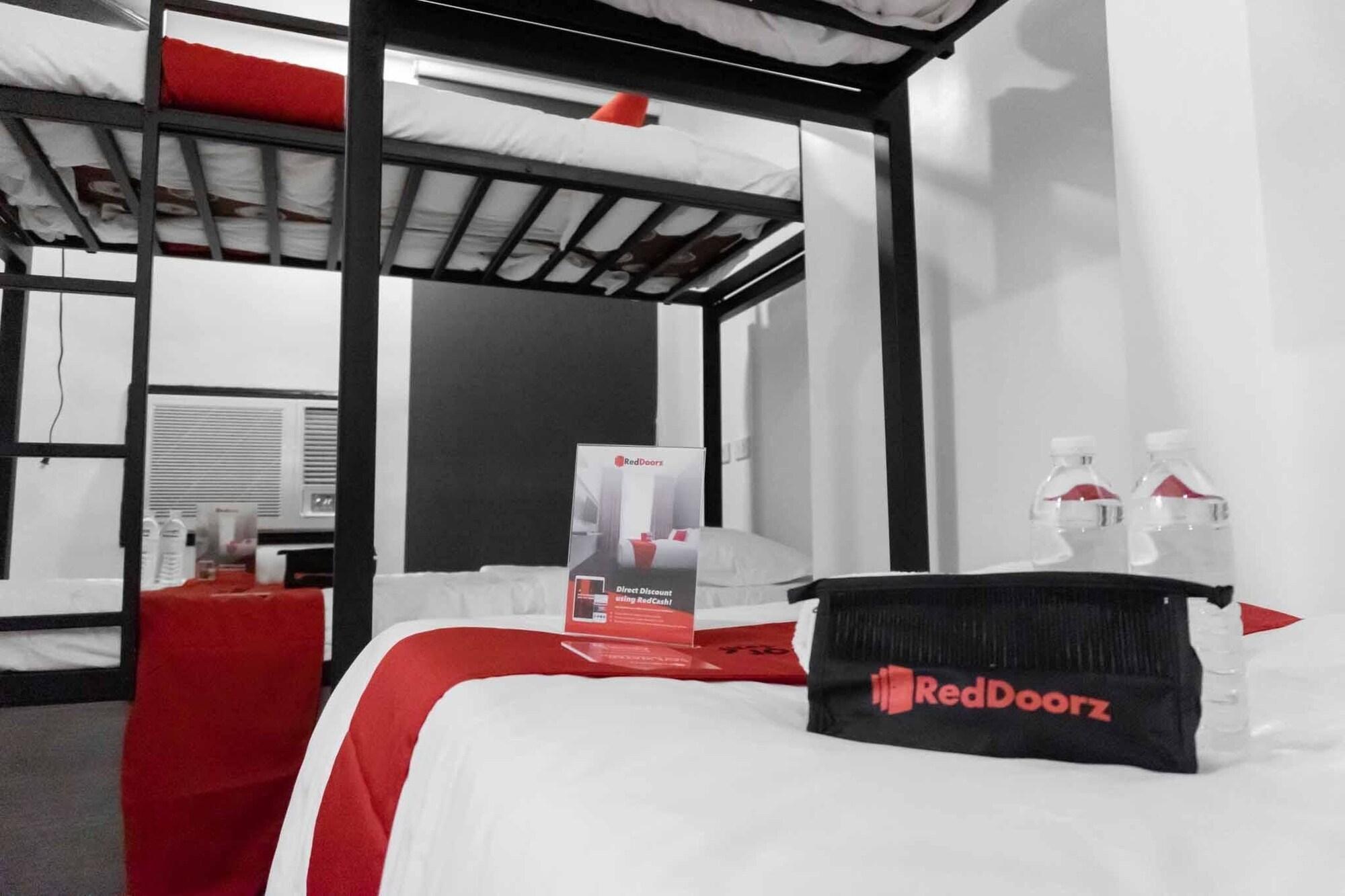 Reddoorz Plus At Mm Hotel Las Pinas Former Reddoorz Plus Near Bamboo Organ Εξωτερικό φωτογραφία
