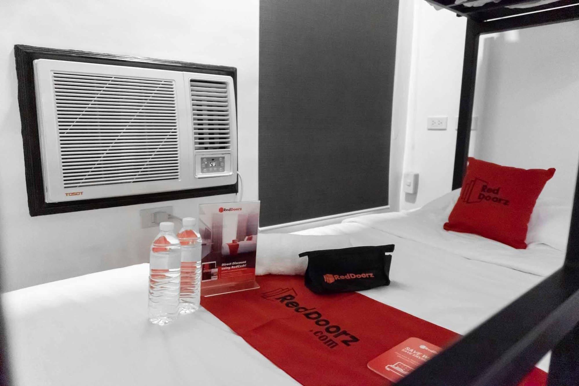Reddoorz Plus At Mm Hotel Las Pinas Former Reddoorz Plus Near Bamboo Organ Εξωτερικό φωτογραφία