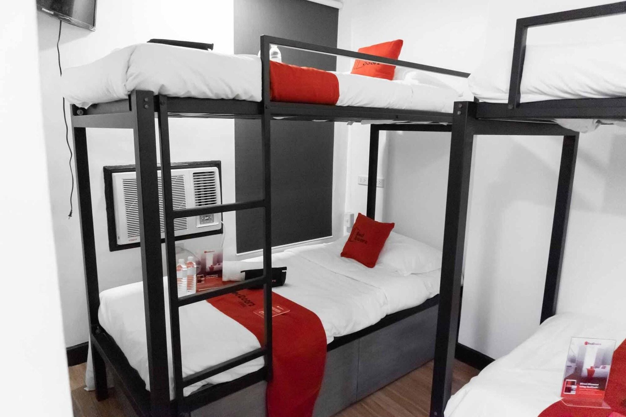 Reddoorz Plus At Mm Hotel Las Pinas Former Reddoorz Plus Near Bamboo Organ Εξωτερικό φωτογραφία