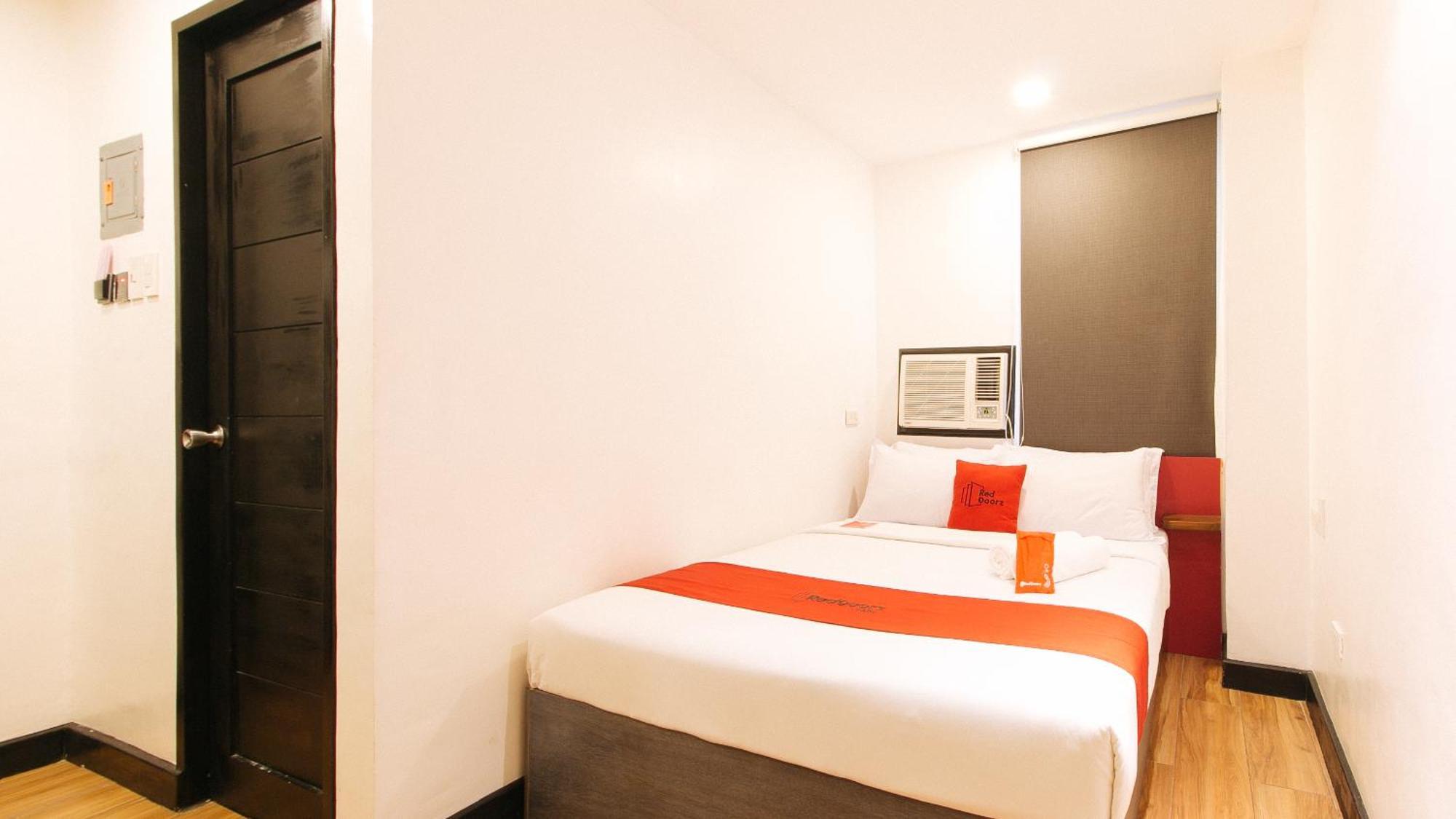 Reddoorz Plus At Mm Hotel Las Pinas Former Reddoorz Plus Near Bamboo Organ Εξωτερικό φωτογραφία