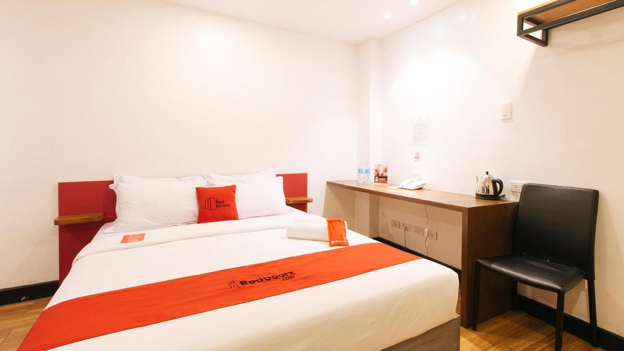 Reddoorz Plus At Mm Hotel Las Pinas Former Reddoorz Plus Near Bamboo Organ Εξωτερικό φωτογραφία