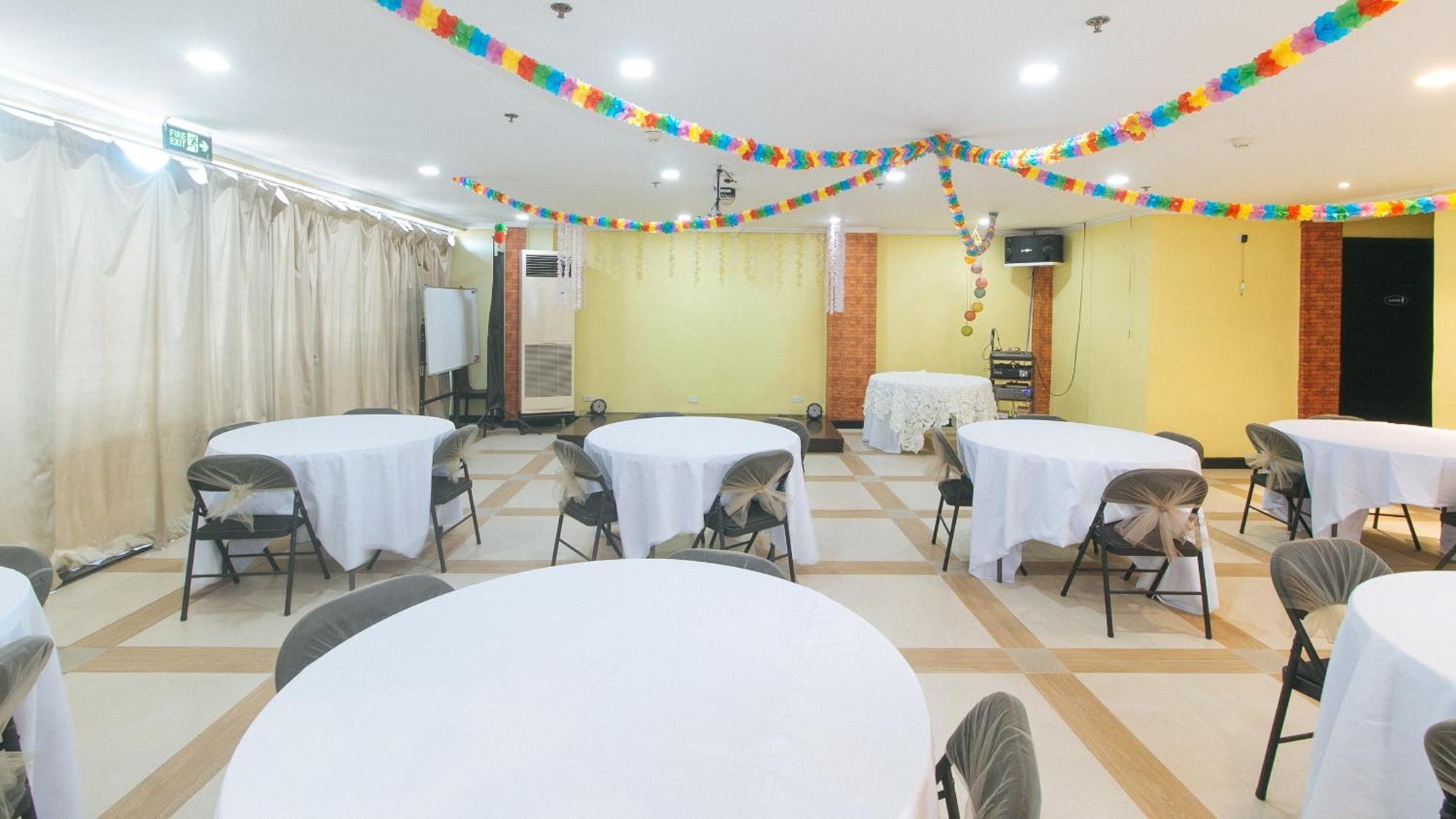 Reddoorz Plus At Mm Hotel Las Pinas Former Reddoorz Plus Near Bamboo Organ Εξωτερικό φωτογραφία