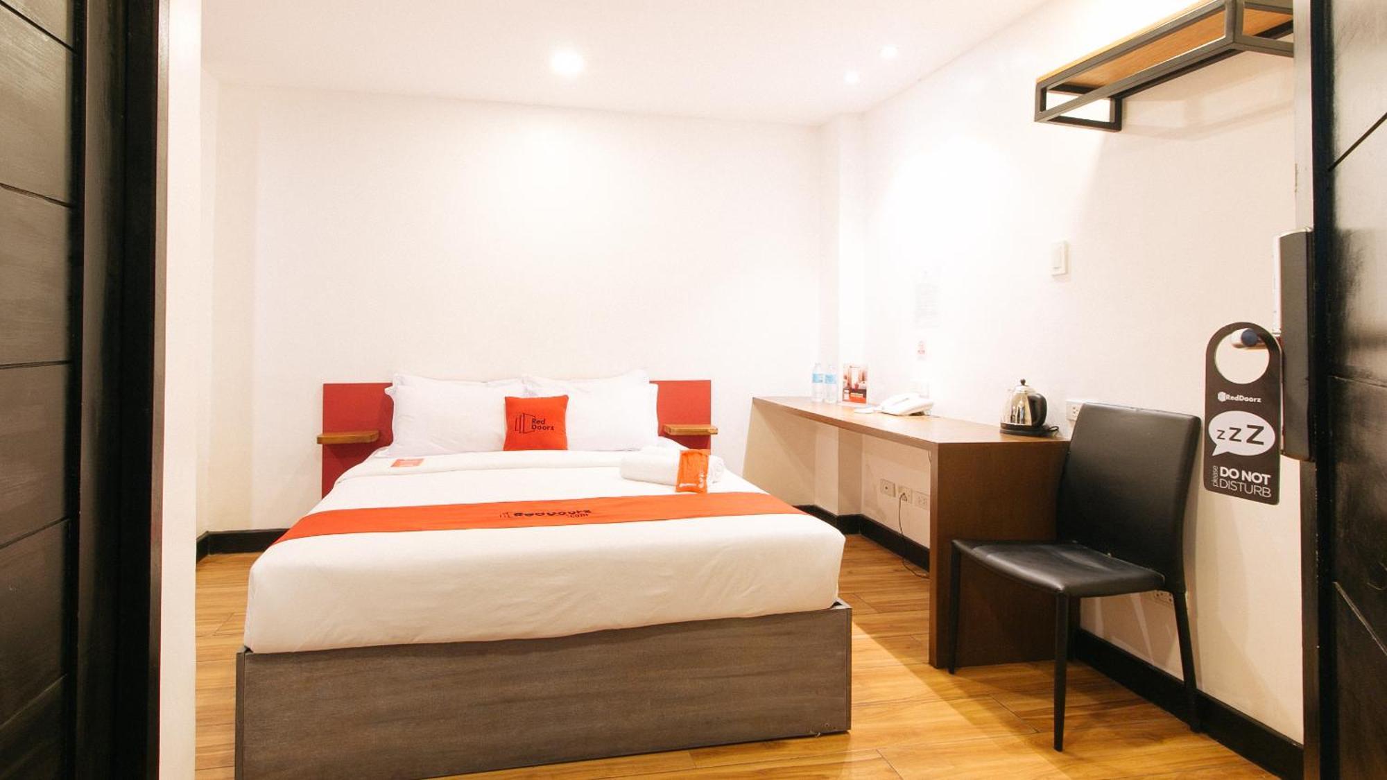 Reddoorz Plus At Mm Hotel Las Pinas Former Reddoorz Plus Near Bamboo Organ Εξωτερικό φωτογραφία