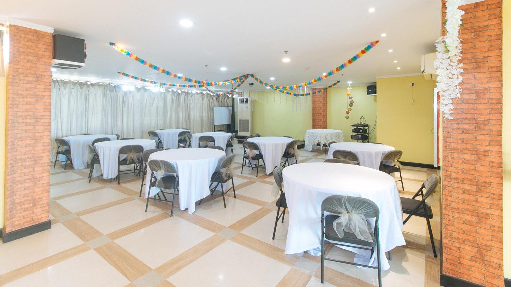 Reddoorz Plus At Mm Hotel Las Pinas Former Reddoorz Plus Near Bamboo Organ Εξωτερικό φωτογραφία