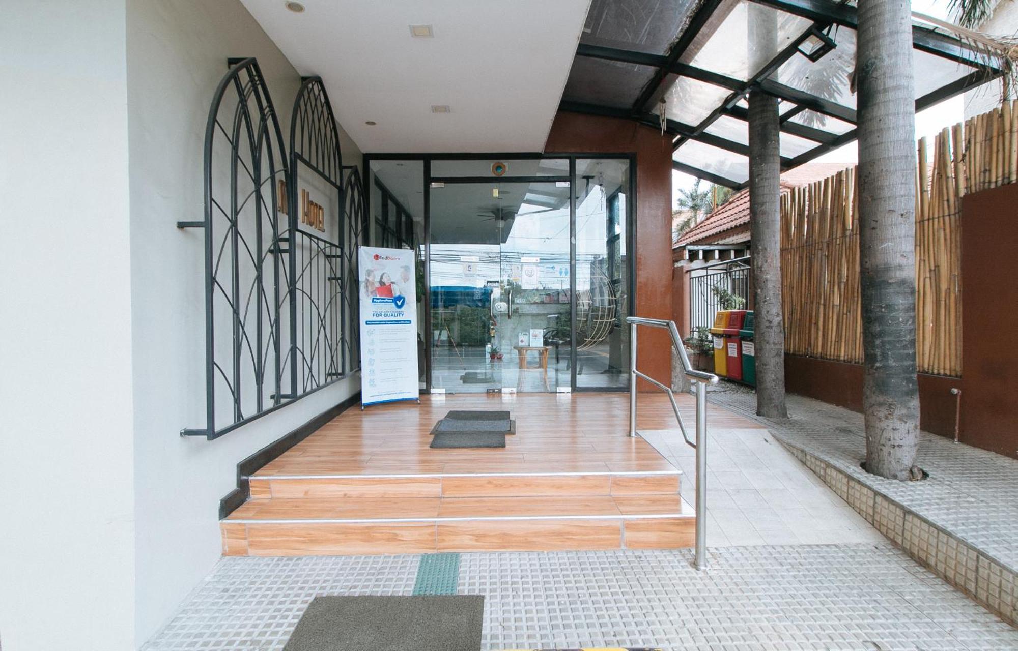 Reddoorz Plus At Mm Hotel Las Pinas Former Reddoorz Plus Near Bamboo Organ Εξωτερικό φωτογραφία